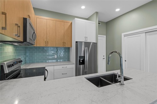 501-6540 Metral Dr, Nanaimo, BC - Indoor Photo Showing Kitchen With Double Sink With Upgraded Kitchen