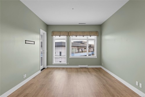 501-6540 Metral Dr, Nanaimo, BC - Indoor Photo Showing Other Room