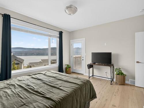 1534 Gregory Road, West Kelowna, BC - Indoor Photo Showing Bedroom