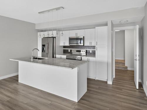 1534 Gregory Road, West Kelowna, BC - Indoor Photo Showing Kitchen With Upgraded Kitchen