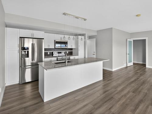1534 Gregory Road, West Kelowna, BC - Indoor Photo Showing Kitchen With Double Sink With Upgraded Kitchen