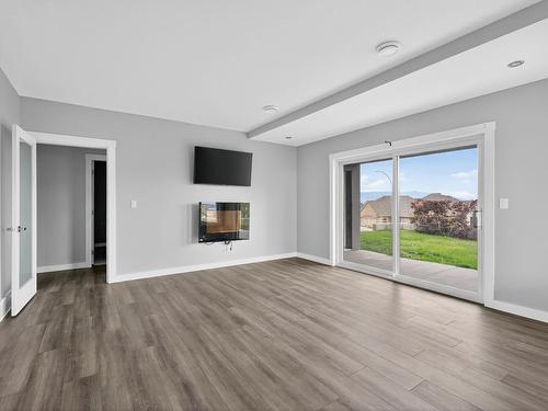 1534 Gregory Road, West Kelowna, BC - Indoor Photo Showing Living Room With Fireplace