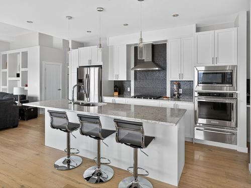 1534 Gregory Road, West Kelowna, BC - Indoor Photo Showing Kitchen With Double Sink With Upgraded Kitchen