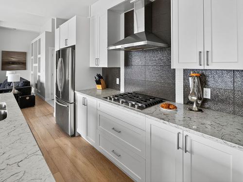 1534 Gregory Road, West Kelowna, BC - Indoor Photo Showing Kitchen With Upgraded Kitchen