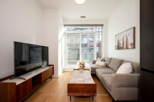 306-34 Tubman Avenue, Toronto, ON - Indoor Photo Showing Living Room