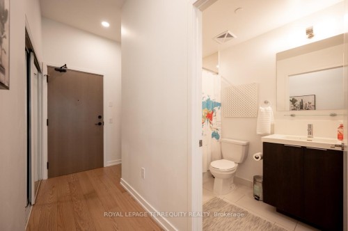 306-34 Tubman Avenue, Toronto, ON - Indoor Photo Showing Bathroom