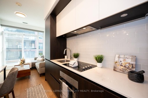 306-34 Tubman Avenue, Toronto, ON - Indoor Photo Showing Kitchen