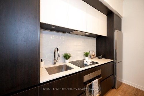 306-34 Tubman Avenue, Toronto, ON - Indoor Photo Showing Kitchen