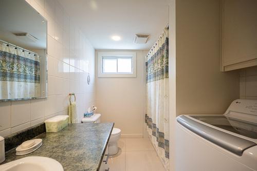 Bathroom - 5007  - 5009 Boul. Notre-Dame, Laval (Chomedey), QC - Indoor Photo Showing Laundry Room