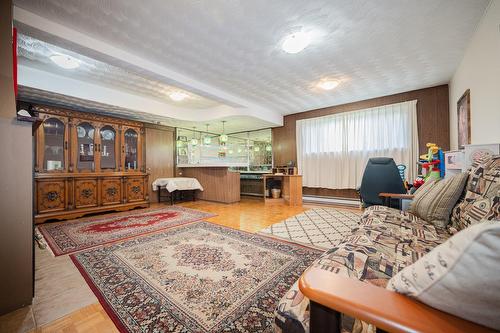 Family room - 5007  - 5009 Boul. Notre-Dame, Laval (Chomedey), QC - Indoor