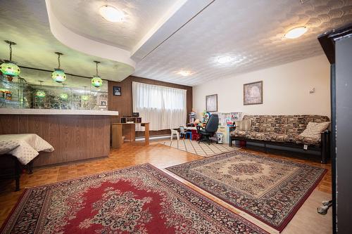 Family room - 5007  - 5009 Boul. Notre-Dame, Laval (Chomedey), QC - Indoor