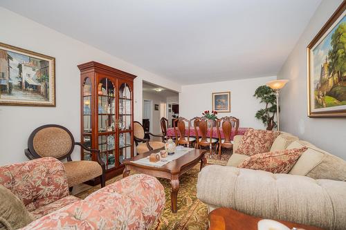 Living room - 5007  - 5009 Boul. Notre-Dame, Laval (Chomedey), QC - Indoor Photo Showing Living Room