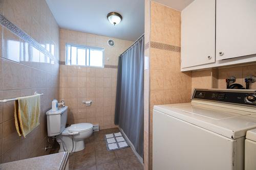 Bathroom - 5007  - 5009 Boul. Notre-Dame, Laval (Chomedey), QC - Indoor