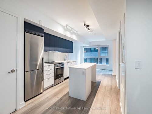 525-8 Tippett Road, Toronto, ON - Indoor Photo Showing Kitchen With Stainless Steel Kitchen