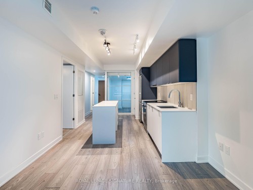 525-8 Tippett Road, Toronto, ON - Indoor Photo Showing Kitchen