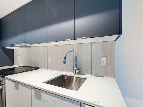 525-8 Tippett Road, Toronto, ON - Indoor Photo Showing Kitchen