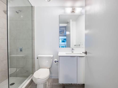 525-8 Tippett Road, Toronto, ON - Indoor Photo Showing Bathroom