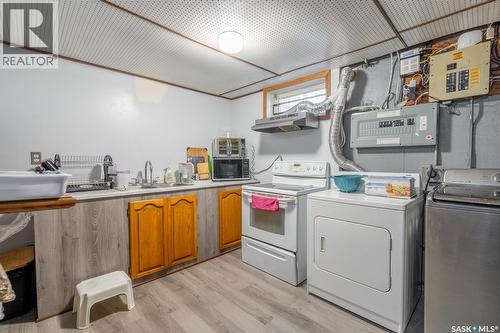 2332 Mcdonald Street, Regina, SK - Indoor Photo Showing Laundry Room