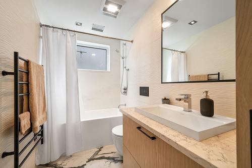 Salle de bains - 5636  - 5638 Rue Mignault, Montréal (Mercier/Hochelaga-Maisonneuve), QC - Indoor Photo Showing Bathroom