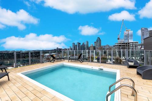 Piscine - 608-888 Rue Wellington, Montréal (Ville-Marie), QC - Outdoor With In Ground Pool