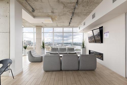 Salle communautaire - 608-888 Rue Wellington, Montréal (Ville-Marie), QC - Indoor Photo Showing Other Room