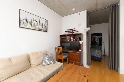 Salon - 608-888 Rue Wellington, Montréal (Ville-Marie), QC - Indoor