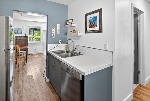 29-310 Yorkton Avenue, Penticton, BC - Indoor Photo Showing Kitchen With Double Sink