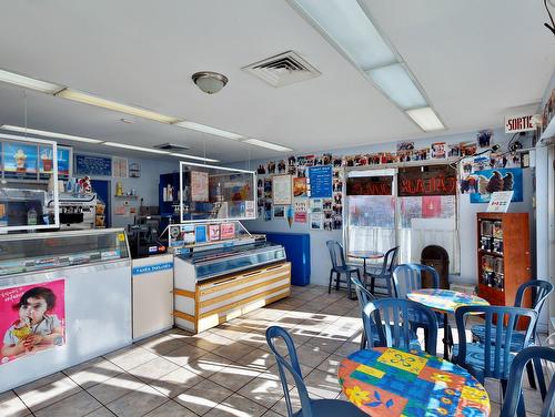 Commerce - 3385 Boul. Dagenais O., Laval (Fabreville), QC - Indoor