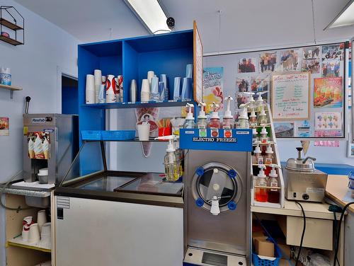 Commerce - 3385 Boul. Dagenais O., Laval (Fabreville), QC - Indoor Photo Showing Other Room