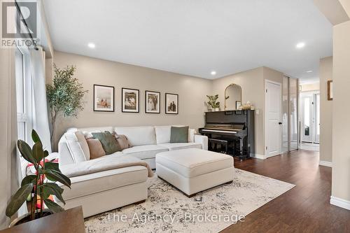 42 - 286 Cushman Road, St. Catharines (Carlton/Bunting), ON - Indoor Photo Showing Living Room