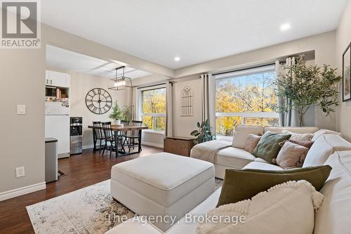 42 - 286 Cushman Road, St. Catharines (Carlton/Bunting), ON - Indoor Photo Showing Living Room