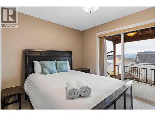 6953 Terazona Drive, Kelowna, BC - Indoor Photo Showing Bedroom