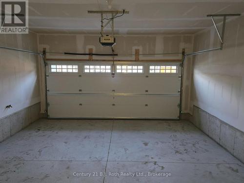 Double Garage - 115 Beechwood Forest Lane, Gravenhurst (Muskoka (S)), ON - Indoor Photo Showing Garage