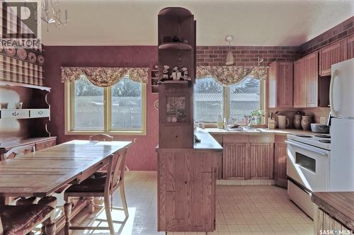 1211 Gordon Road, Moose Jaw, SK - Indoor Photo Showing Kitchen