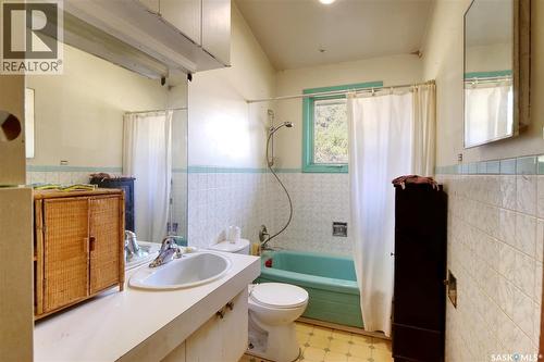 1211 Gordon Road, Moose Jaw, SK - Indoor Photo Showing Bathroom