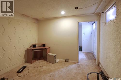 1211 Gordon Road, Moose Jaw, SK - Indoor