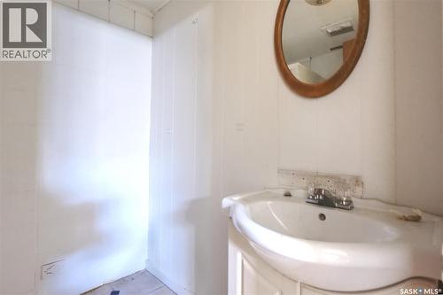 1211 Gordon Road, Moose Jaw, SK - Indoor Photo Showing Bathroom