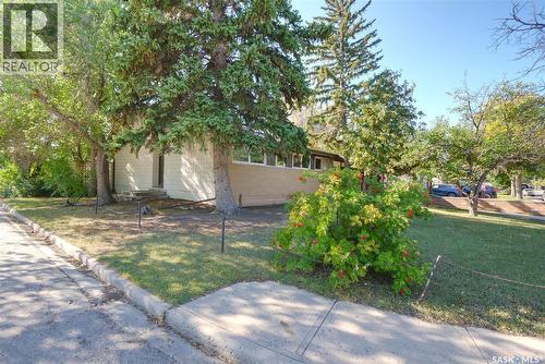 1211 Gordon Road, Moose Jaw, SK - Outdoor