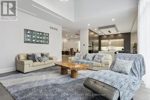 37 Wanita Road, Mississauga, ON - Indoor Photo Showing Living Room