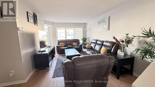 261 Monaco Place, Ottawa, ON - Indoor Photo Showing Living Room