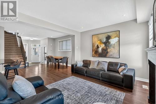 72 Remora Way, Ottawa, ON - Indoor Photo Showing Living Room
