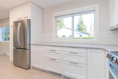 545 Rowan Ave, Parksville, BC 