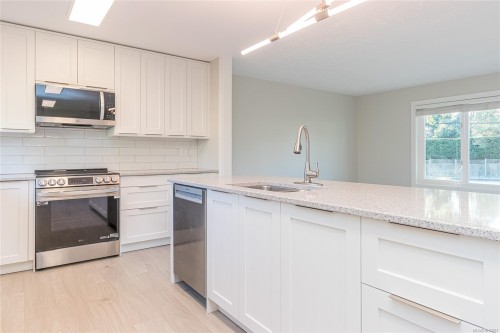 545 Rowan Ave, Parksville, BC 