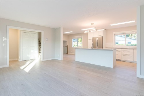 545 Rowan Ave, Parksville, BC 