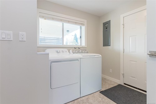 545 Rowan Ave, Parksville, BC 