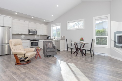 545 Rowan Ave, Parksville, BC 