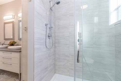 545 Rowan Ave, Parksville, BC 