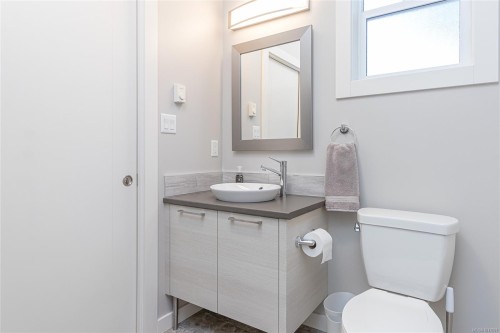 545 Rowan Ave, Parksville, BC 