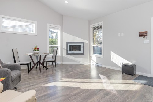 545 Rowan Ave, Parksville, BC 