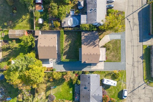 545 Rowan Ave, Parksville, BC 